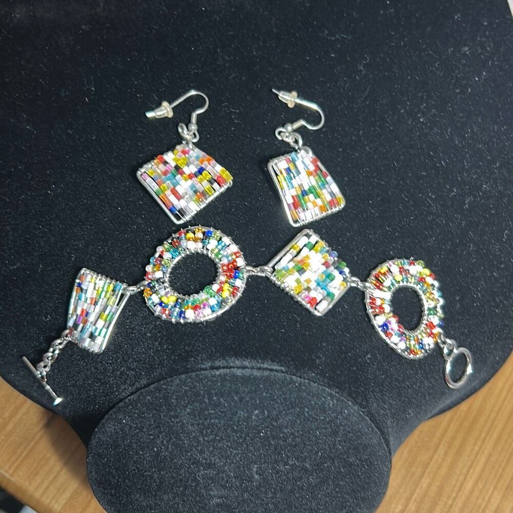 Estate jewelry Seed Bead bracelet with matching earrings, Silvertone